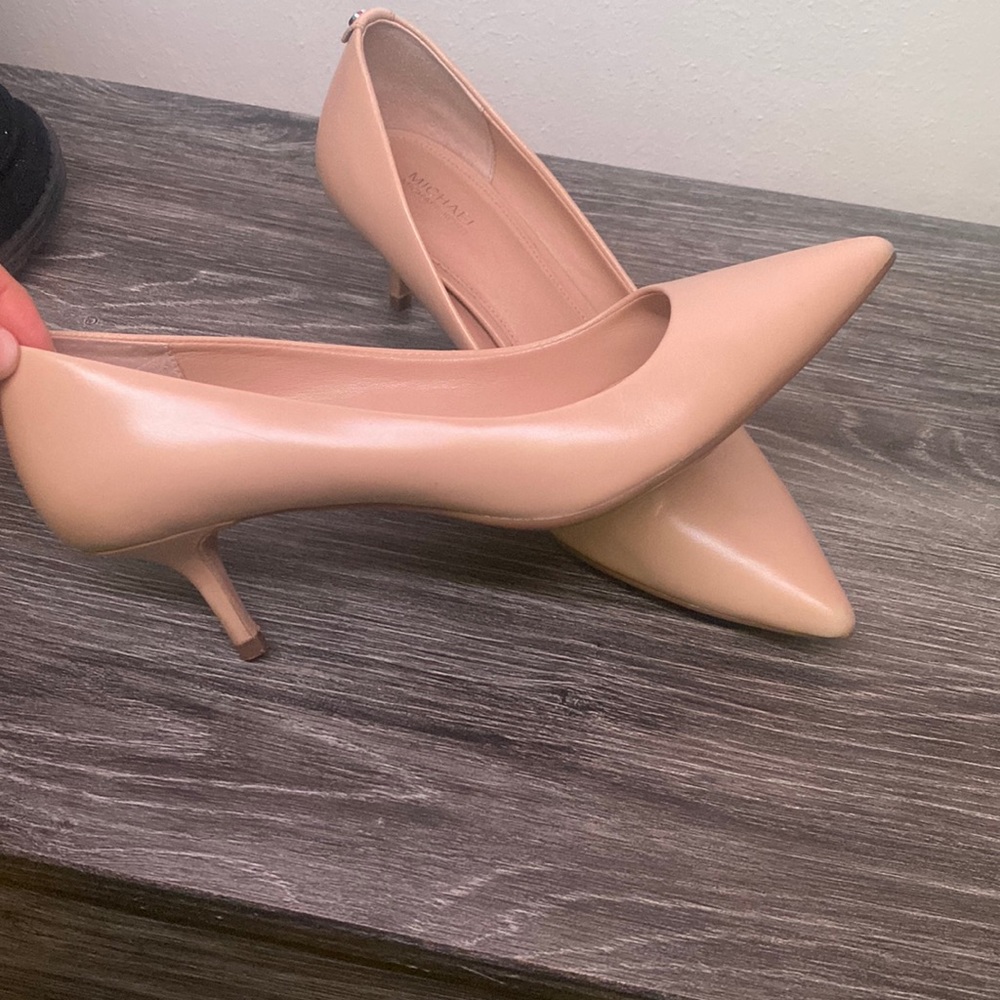 Michael Kors Flex Kitten Pump Nude